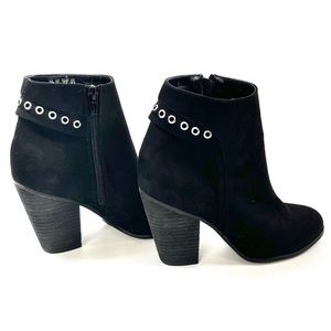 Carlos Santana Black Suede Grommet Heel Twilight Bootie - Size 7.5